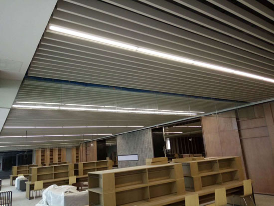 玻璃擋煙垂壁安裝