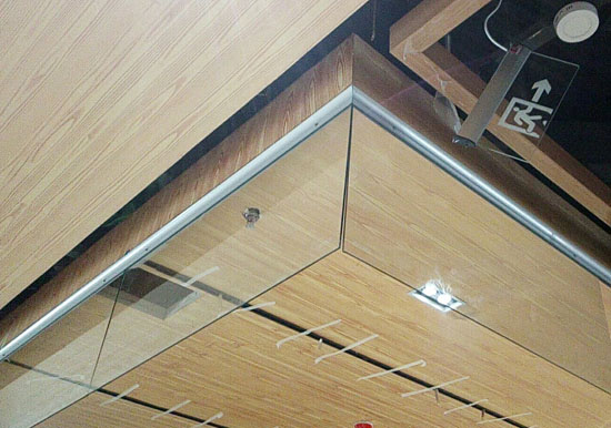 玻璃擋煙垂壁.jpg 玻璃擋煙垂壁.jpg