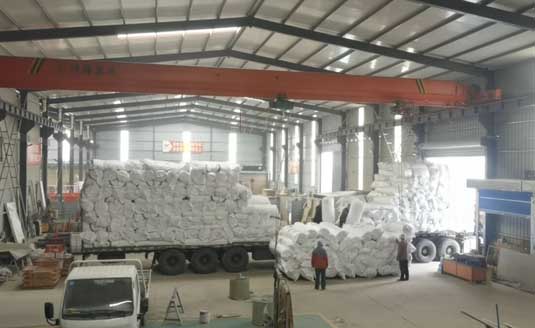 原材料卸車.jpg 原材料卸車.jpg